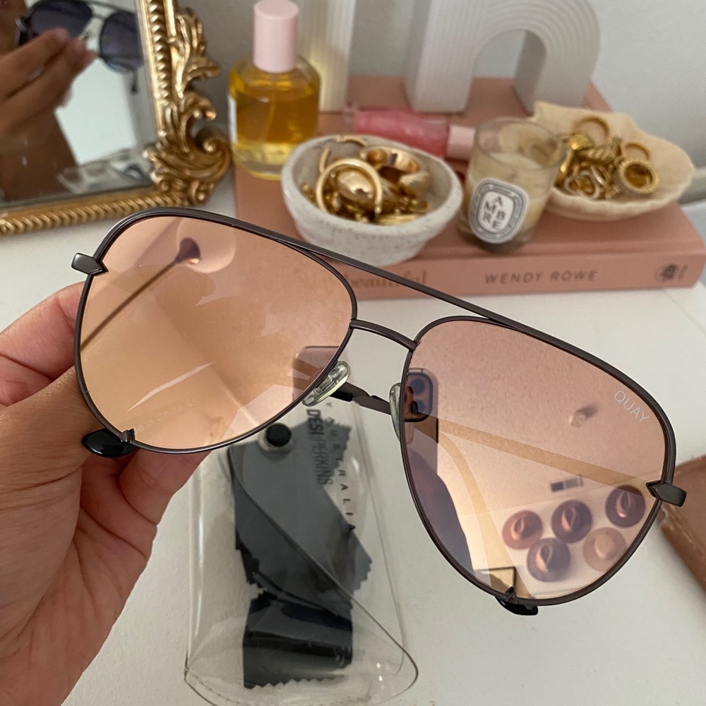 Dezi quay sunglasses